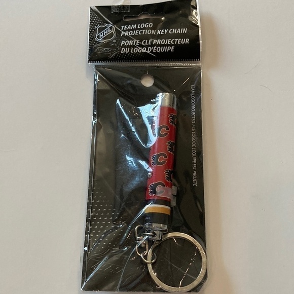 Calgary Flames Key Chain with light - Picture 1 of 5